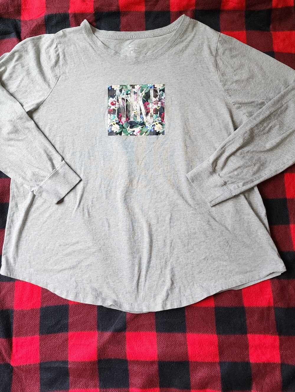 Nike Womens Long Sleeve Floral Graphic Shirt